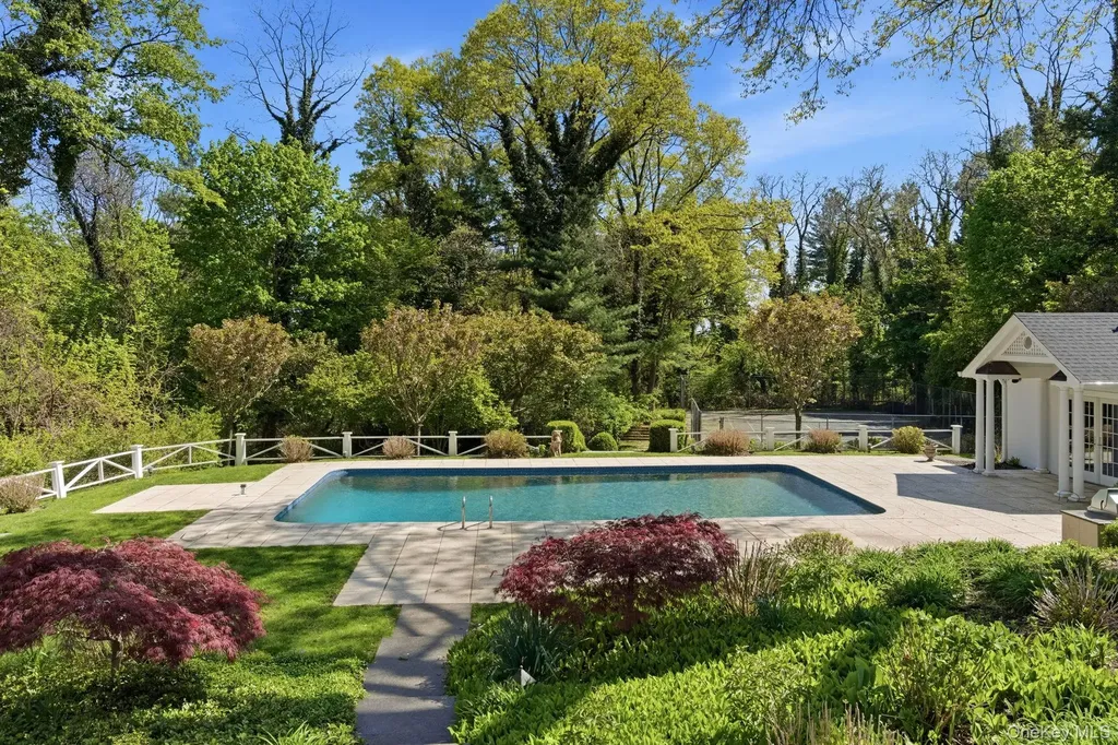 42 Clocktower Lane Old Westbury NY 11568