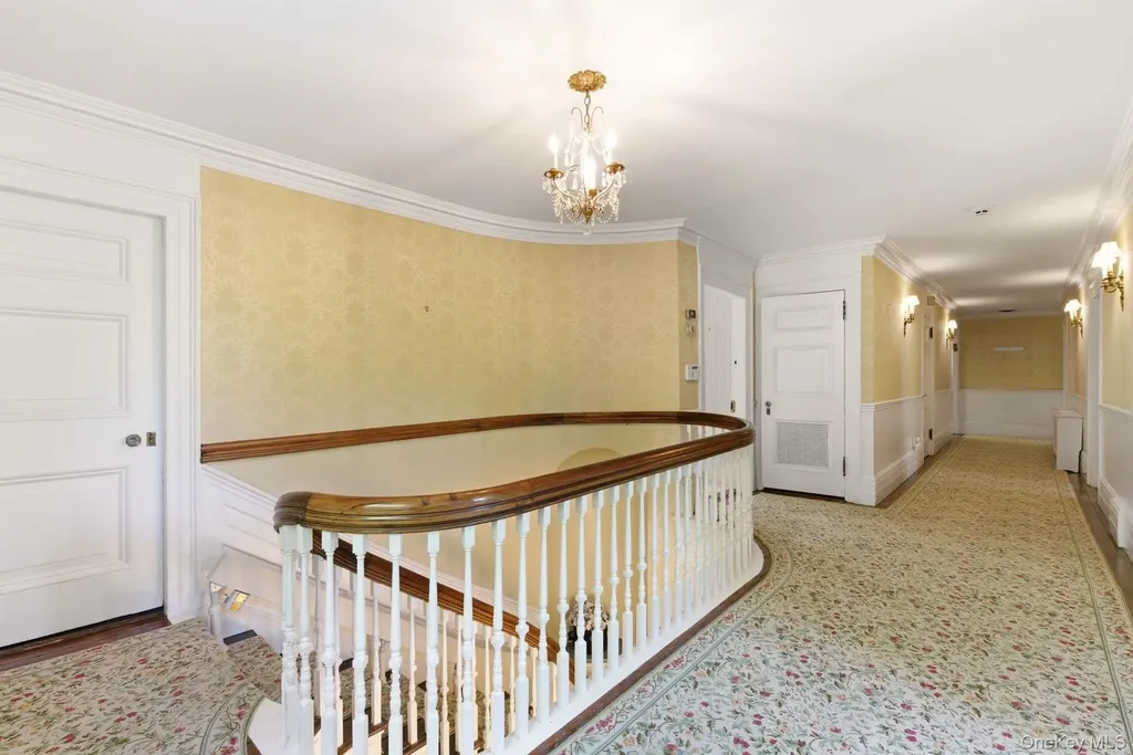 42 Clocktower Lane Old Westbury NY 11568