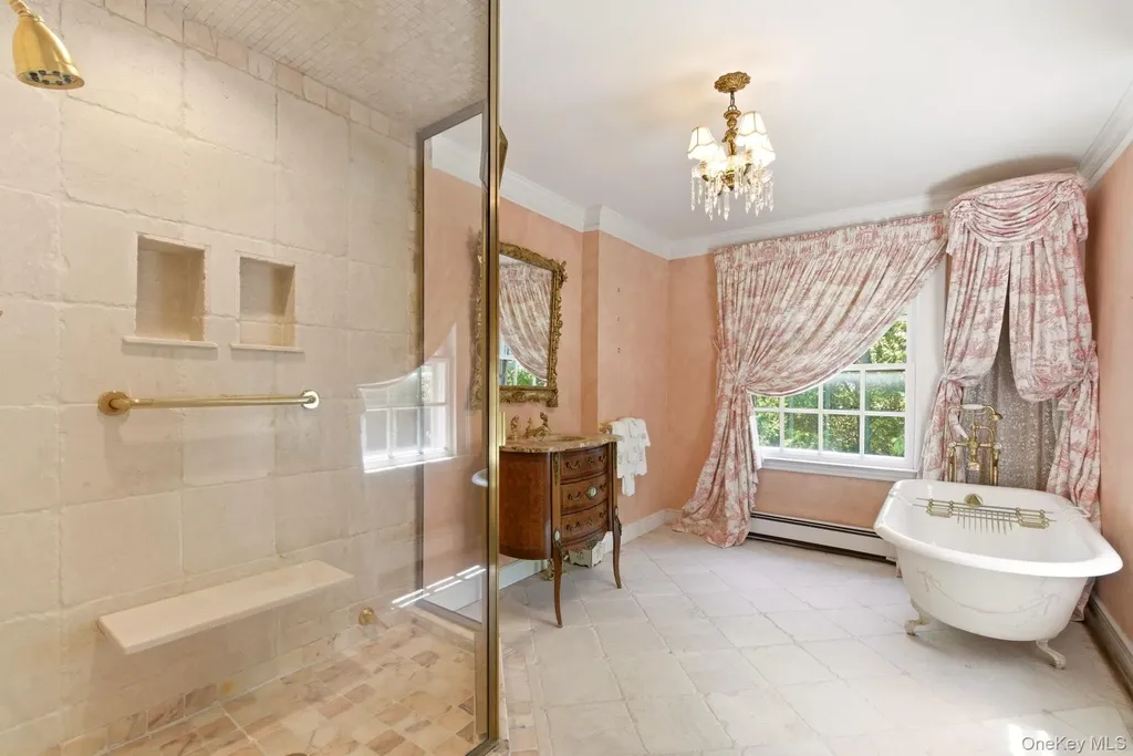 42 Clocktower Lane Old Westbury NY 11568