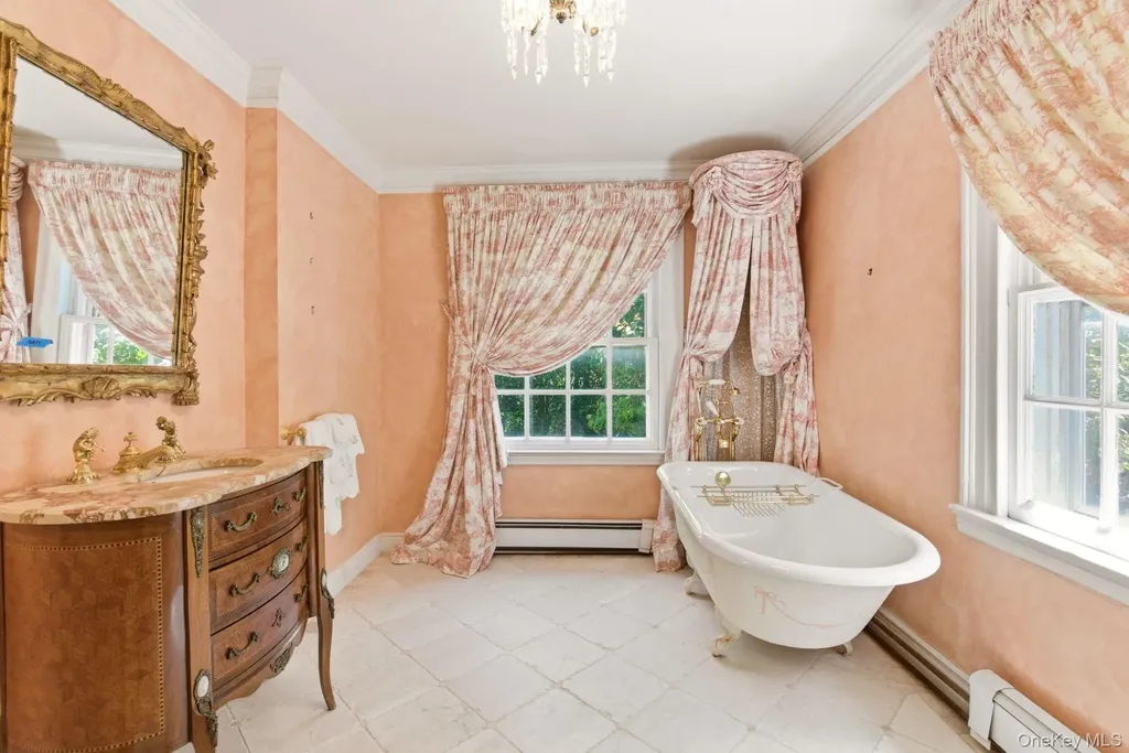 42 Clocktower Lane Old Westbury NY 11568