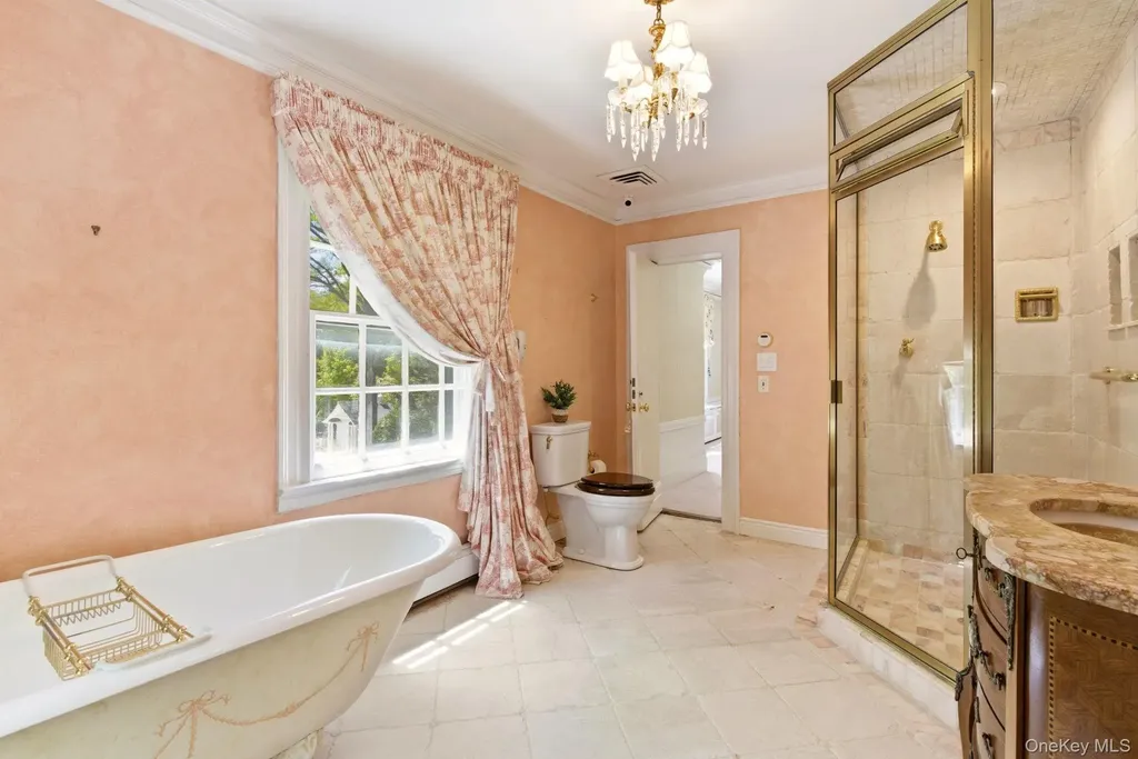 42 Clocktower Lane Old Westbury NY 11568