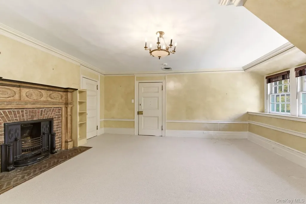 42 Clocktower Lane Old Westbury NY 11568