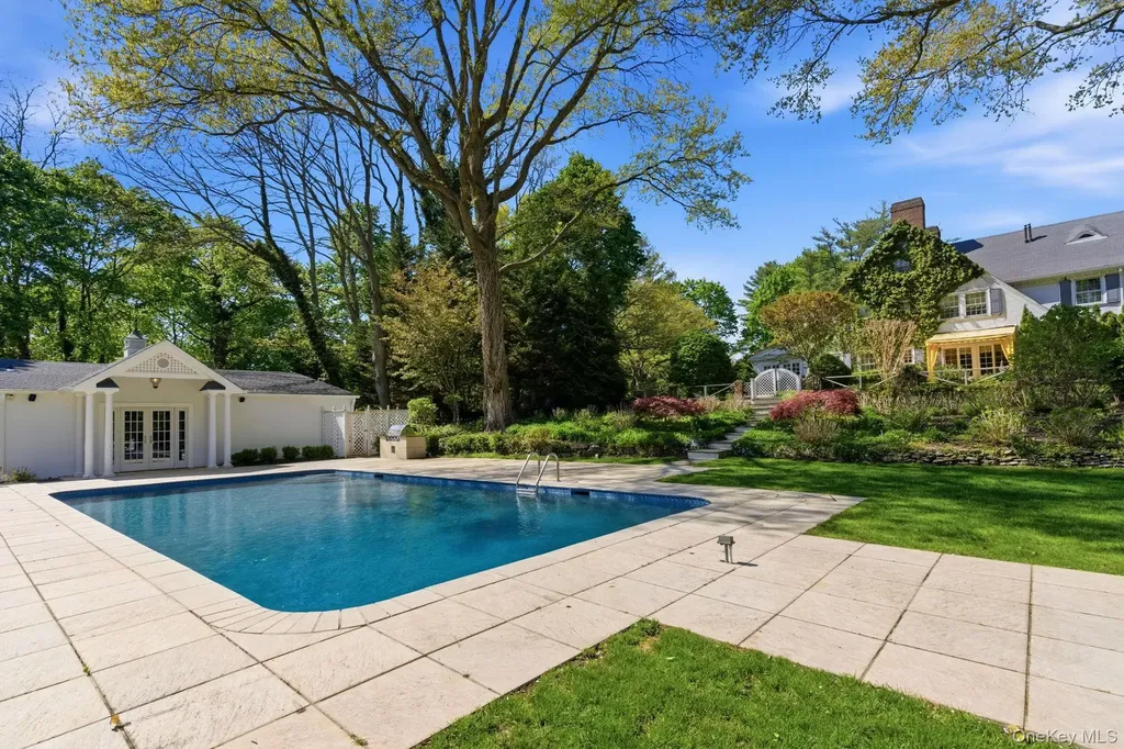 42 Clocktower Lane Old Westbury NY 11568