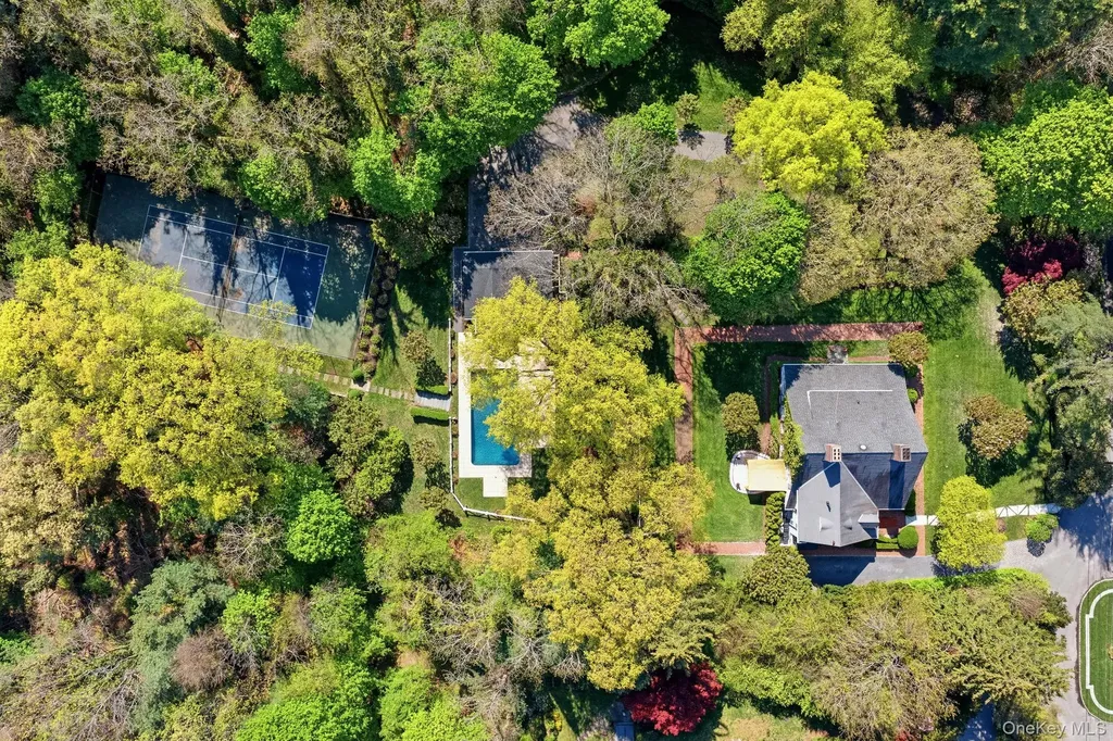42 Clocktower Lane Old Westbury NY 11568