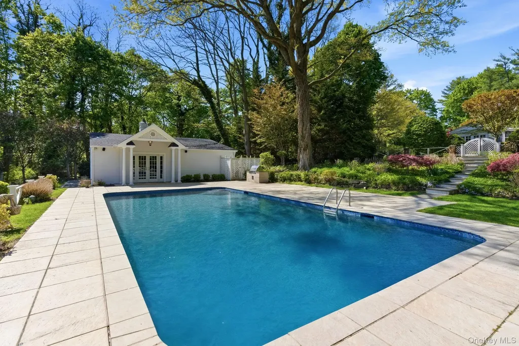 42 Clocktower Lane Old Westbury NY 11568