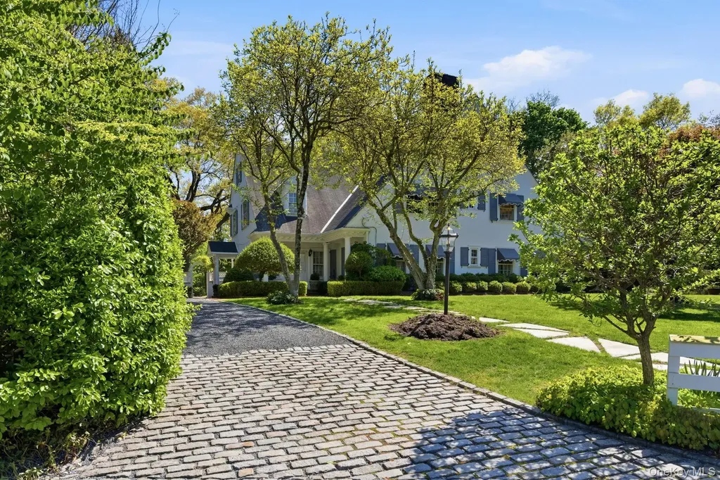 42 Clocktower Lane Old Westbury NY 11568