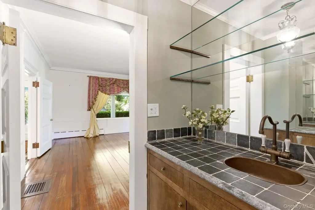 42 Clocktower Lane Old Westbury NY 11568