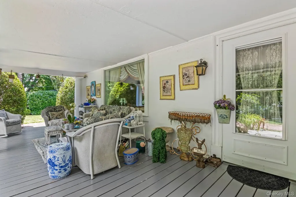 42 Clocktower Lane Old Westbury NY 11568