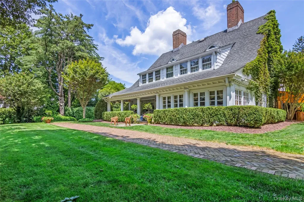 42 Clocktower Lane Old Westbury NY 11568