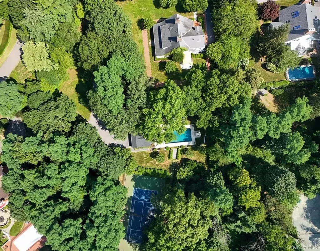 42 Clocktower Lane Old Westbury NY 11568