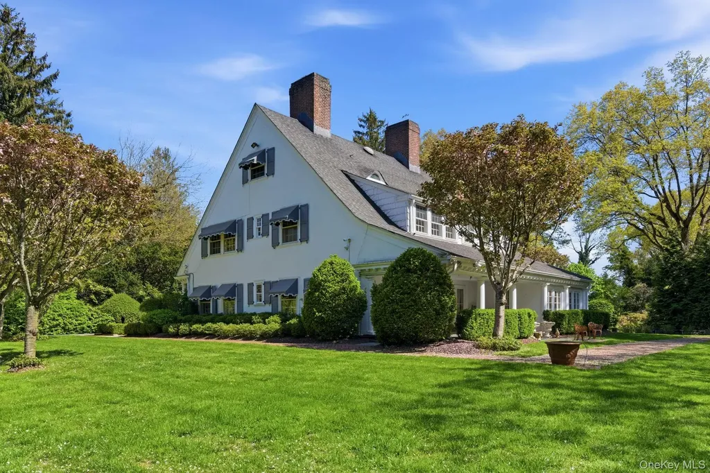 42 Clocktower Lane Old Westbury NY 11568