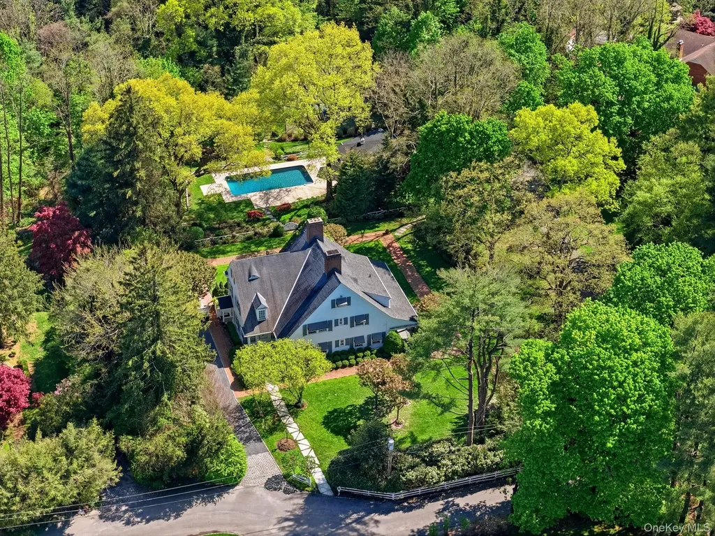 42 Clocktower Lane Old Westbury NY 11568