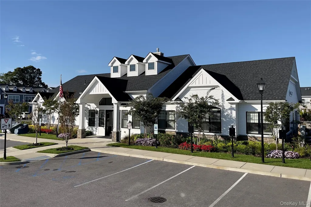 126 Sutton Court Deer Park NY 11729