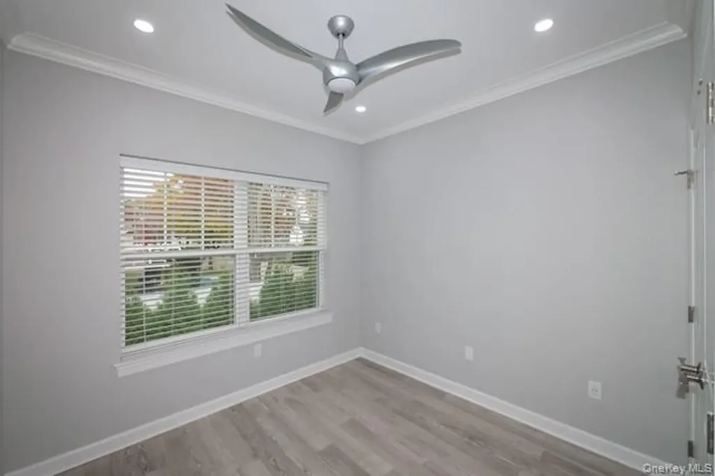 126 Sutton Court Deer Park NY 11729