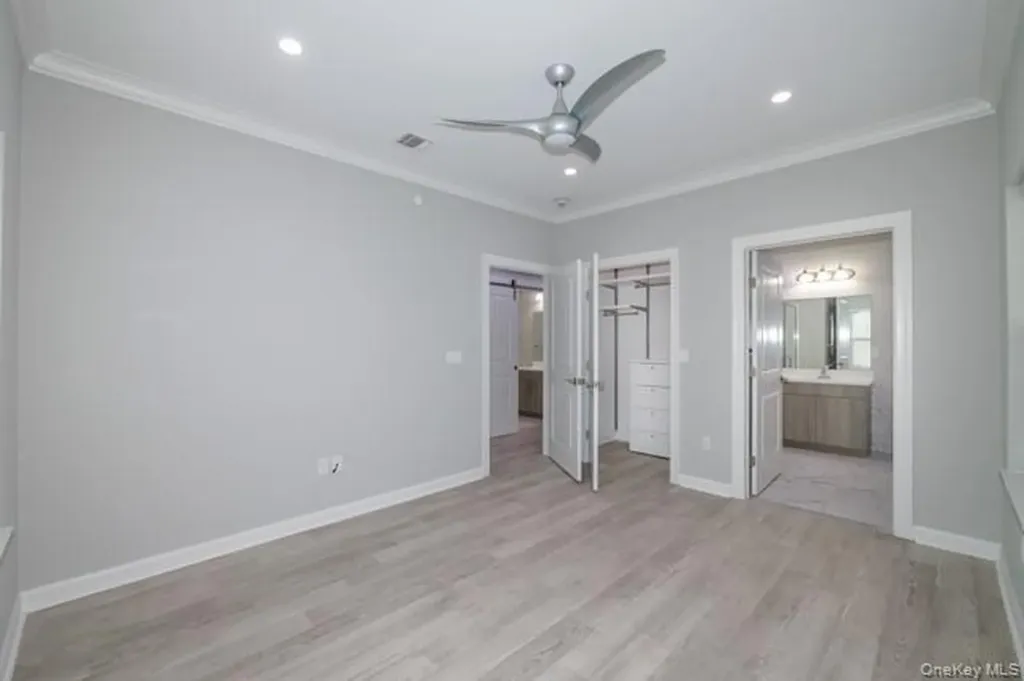 126 Sutton Court Deer Park NY 11729