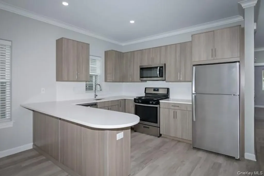 126 Sutton Court Deer Park NY 11729