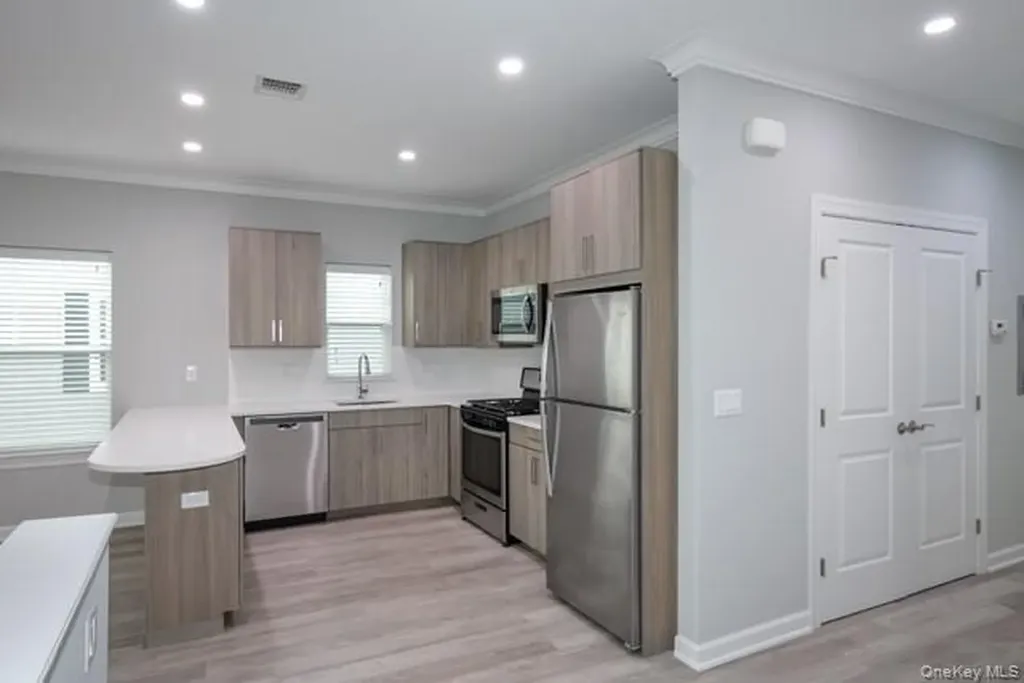 126 Sutton Court Deer Park NY 11729
