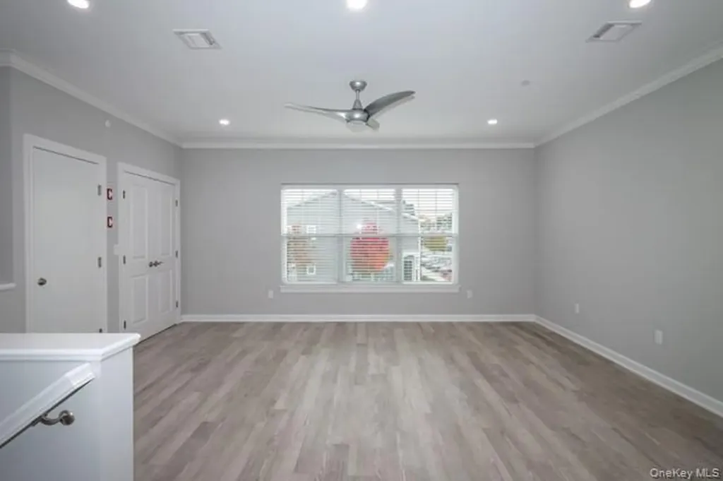 126 Sutton Court Deer Park NY 11729
