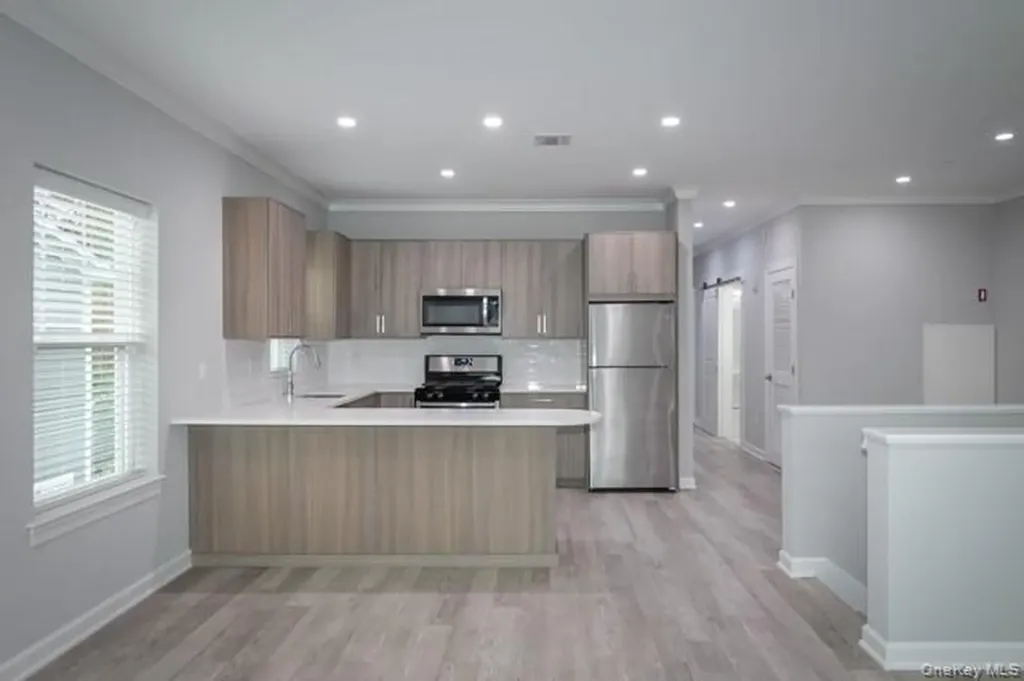 104 Sutton Court Deer Park NY 11729