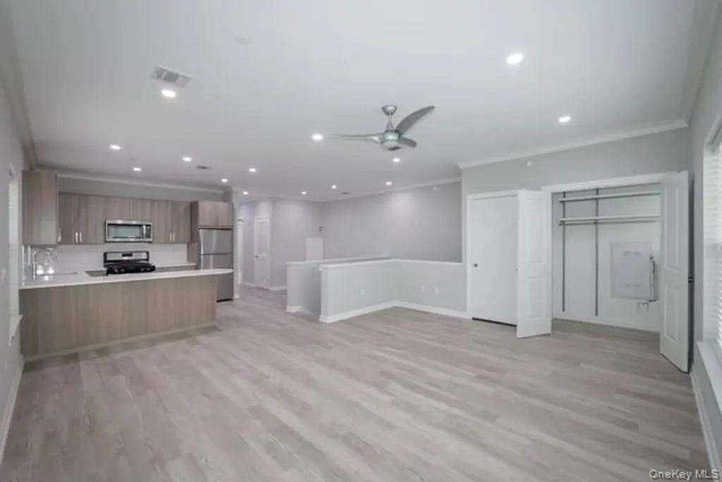104 Sutton Court Deer Park NY 11729
