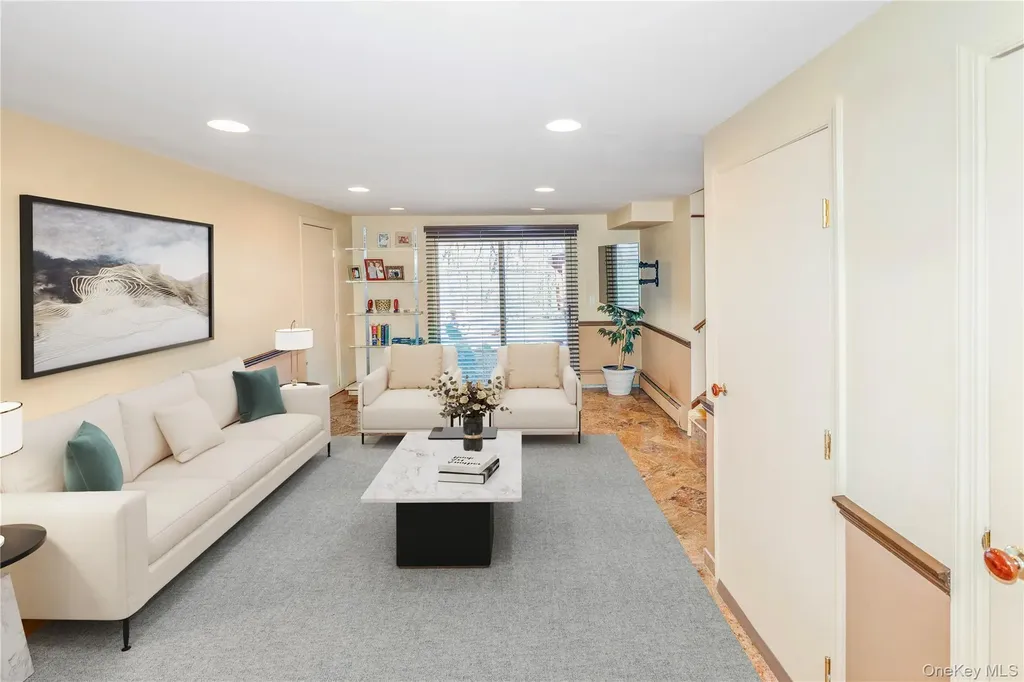 29 Serpentine Lane Old Bethpage NY 11804