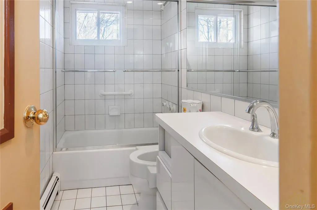 29 Serpentine Lane Old Bethpage NY 11804