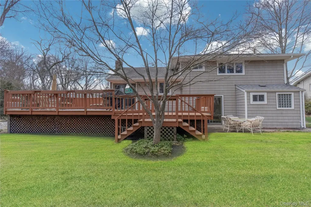 29 Serpentine Lane Old Bethpage NY 11804