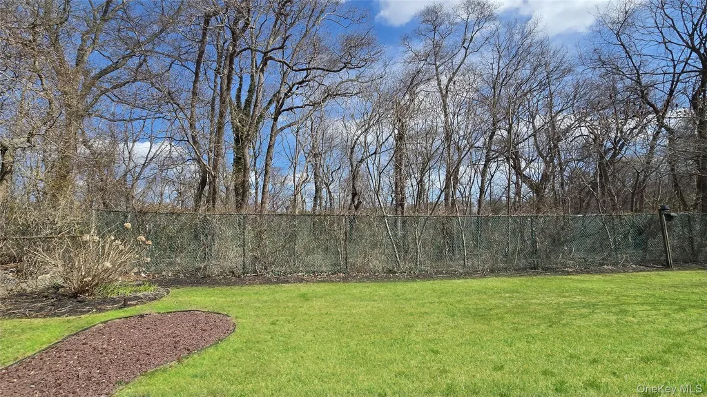 29 Serpentine Lane Old Bethpage NY 11804