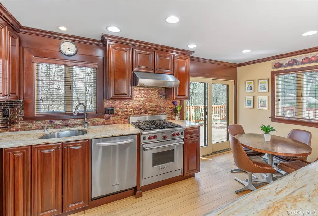 29 Serpentine Lane Old Bethpage NY 11804