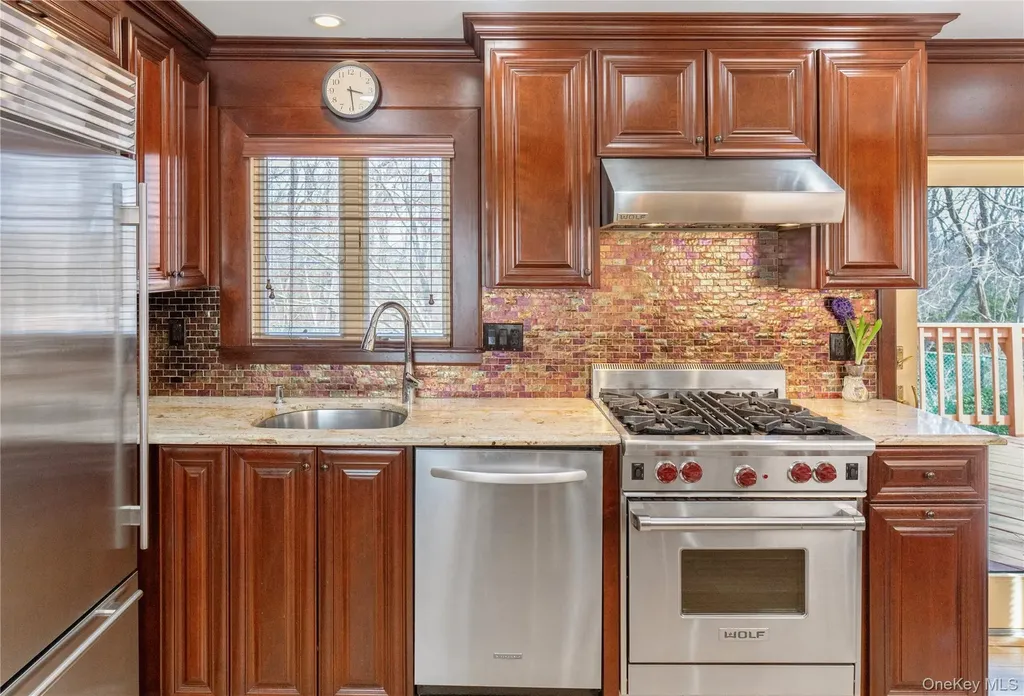 29 Serpentine Lane Old Bethpage NY 11804