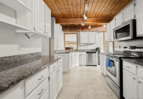 4 Star Cobb Lane Brewster NY 10509