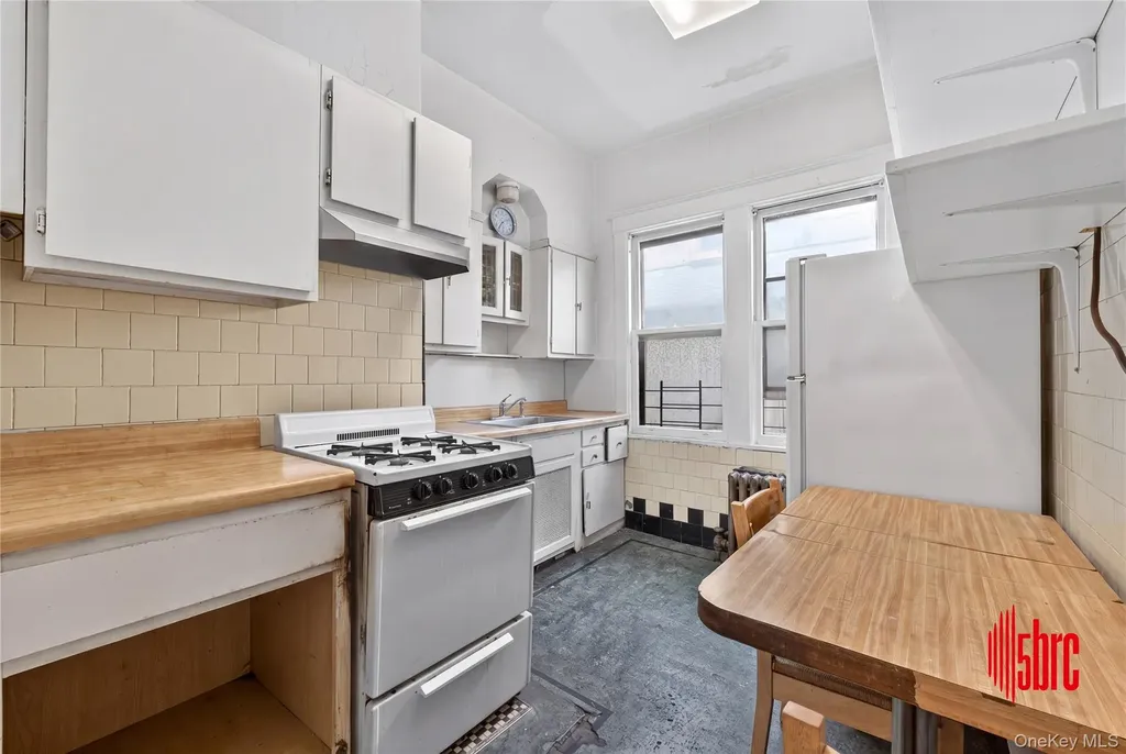 1049 E 12th Street Brooklyn NY 11230