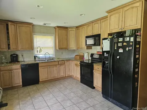 21 Verplanck Avenue Hopewell Junction NY 12533