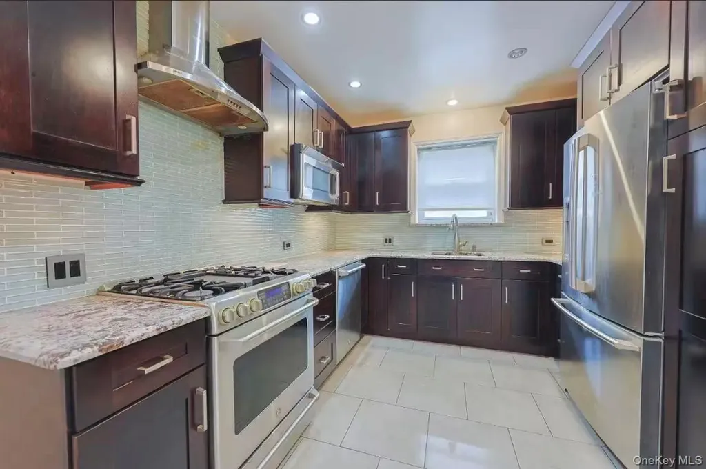1194 Lydig Avenue Bronx NY 10461