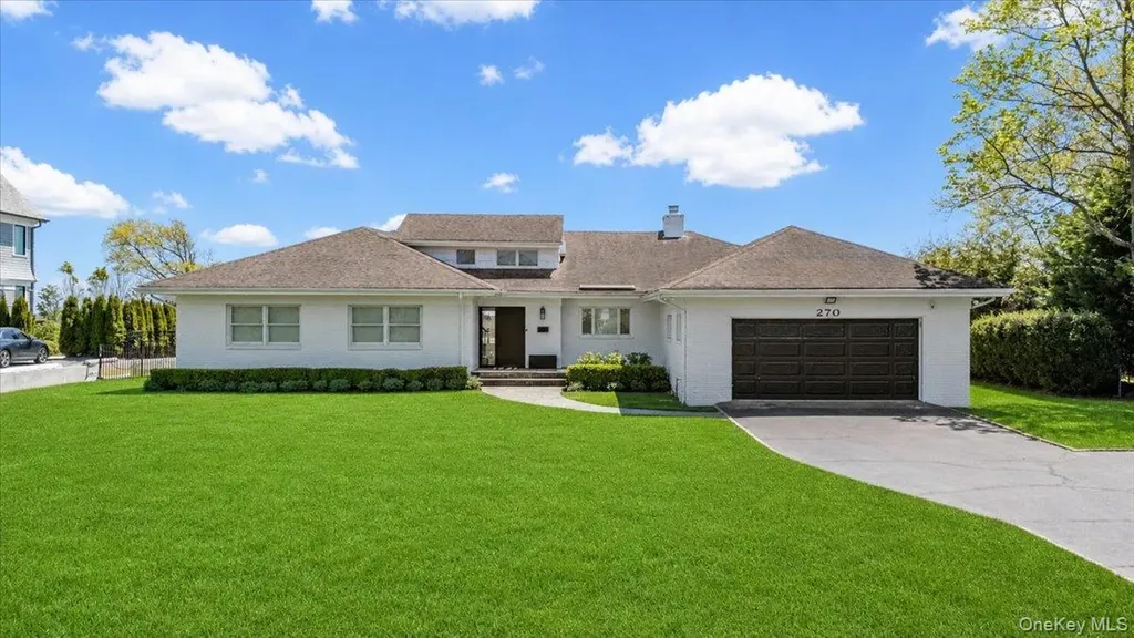 270 Dolphin Drive Hewlett Neck NY 11598