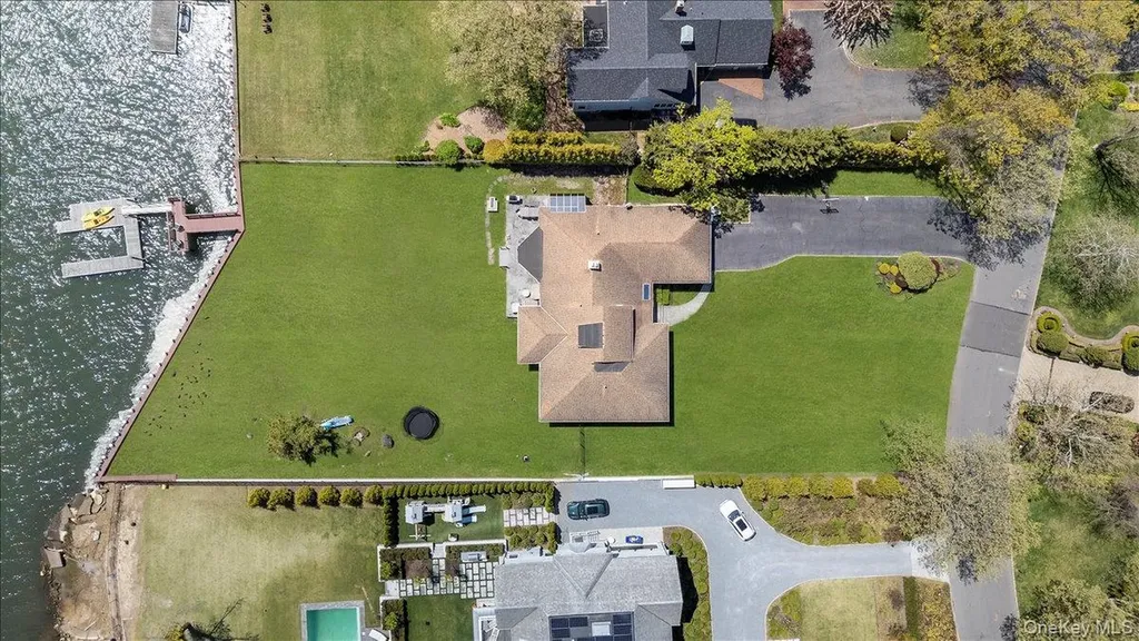 270 Dolphin Drive Hewlett Neck NY 11598