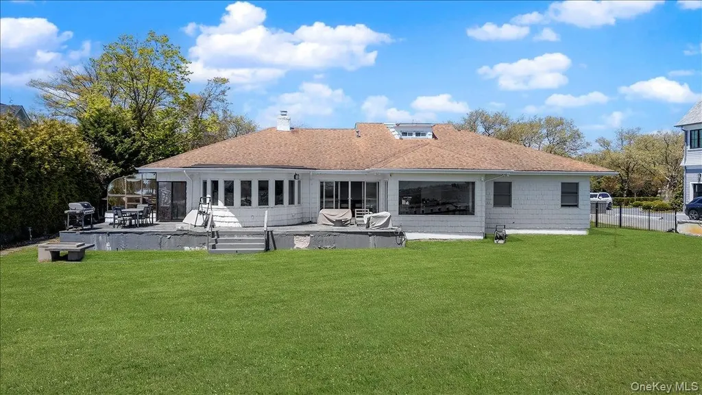 270 Dolphin Drive Hewlett Neck NY 11598