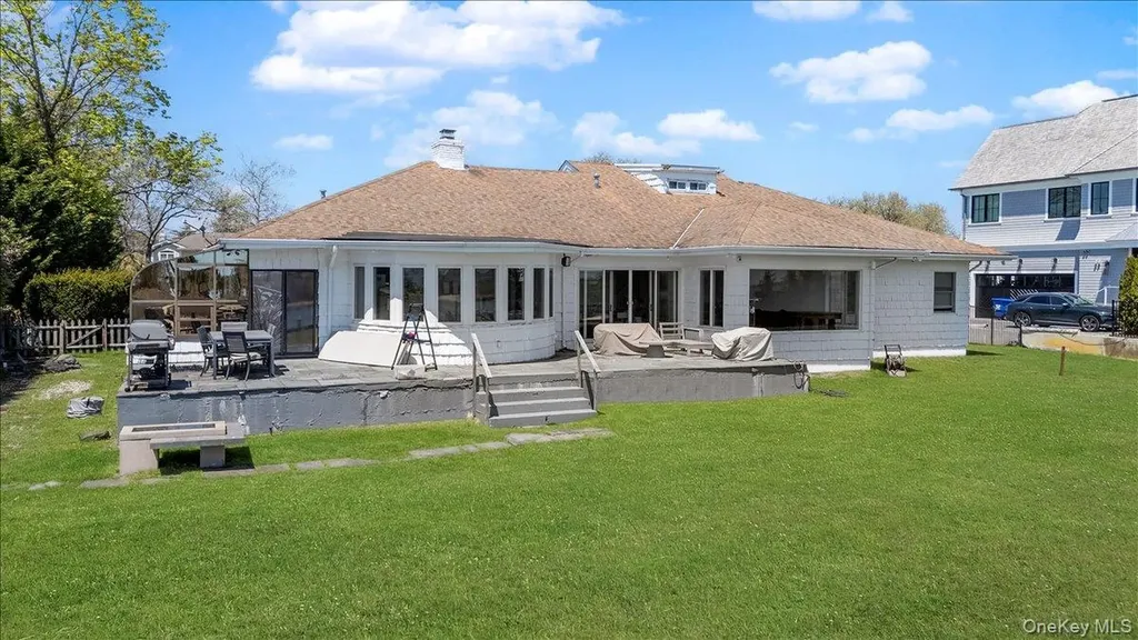 270 Dolphin Drive Hewlett Neck NY 11598