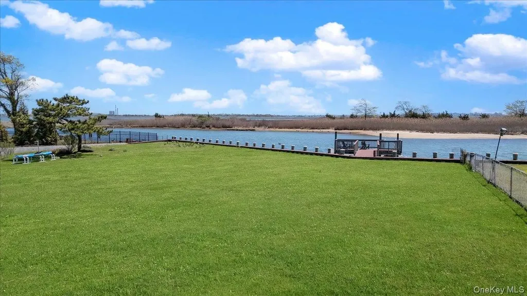 270 Dolphin Drive Hewlett Neck NY 11598