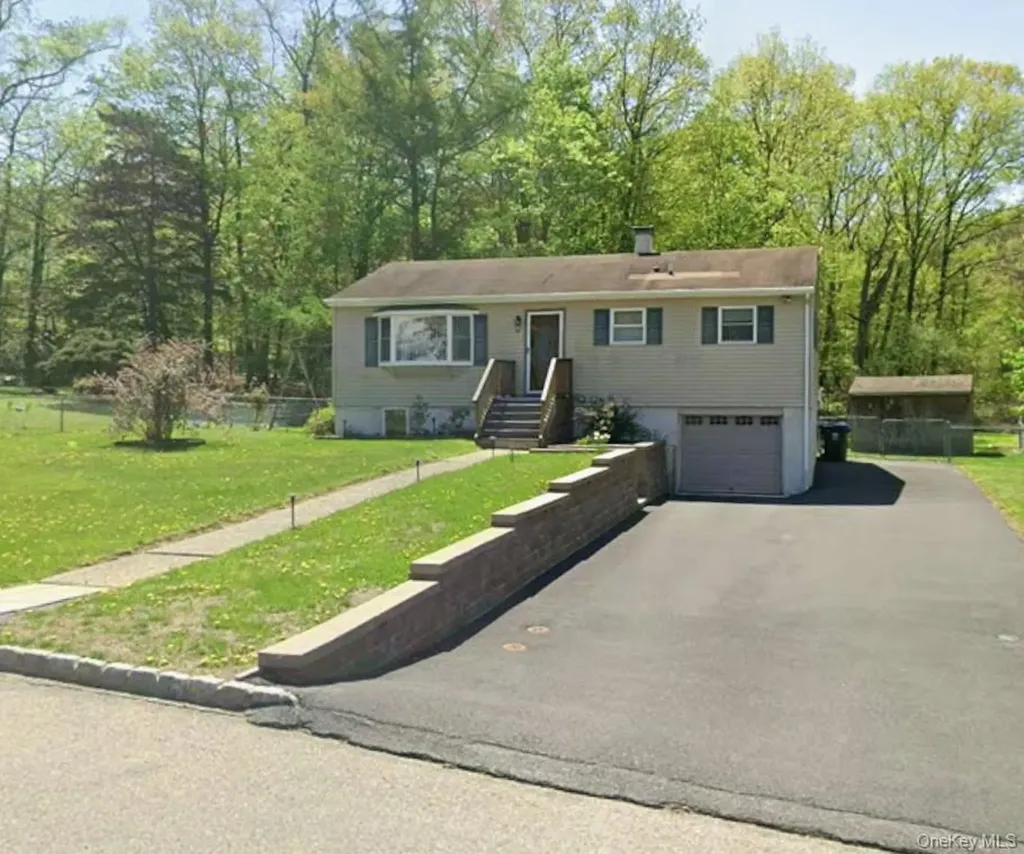 62 Duelk Avenue Monroe NY 10950