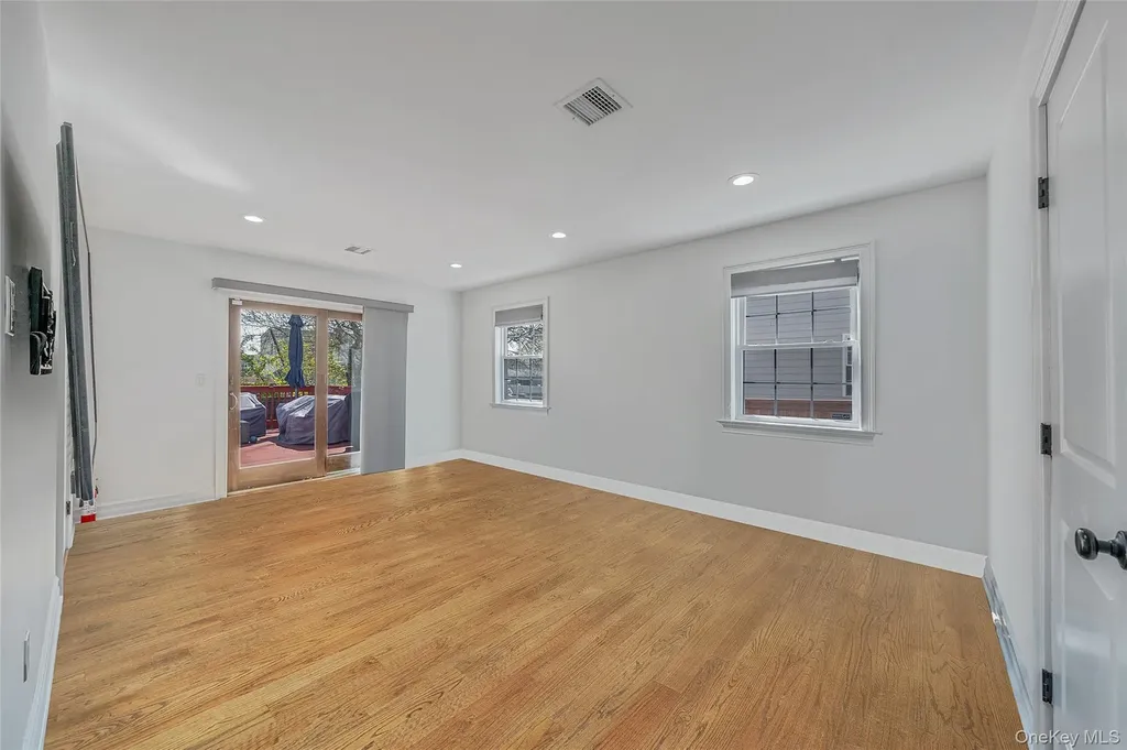 149 S Bay Avenue Freeport NY 11520