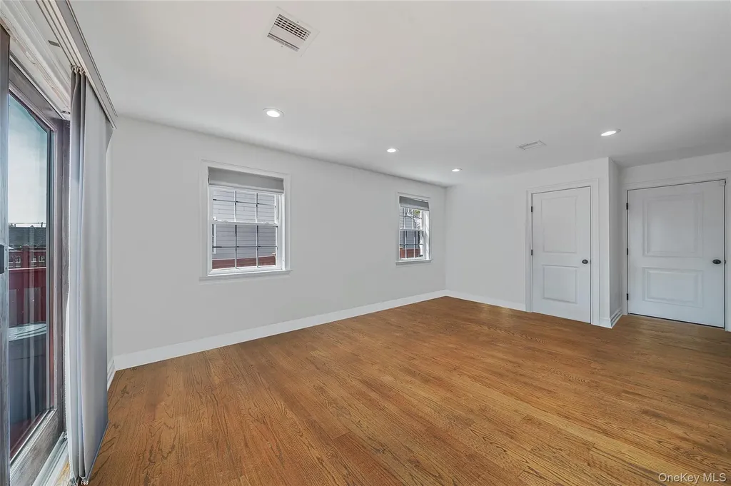 149 S Bay Avenue Freeport NY 11520