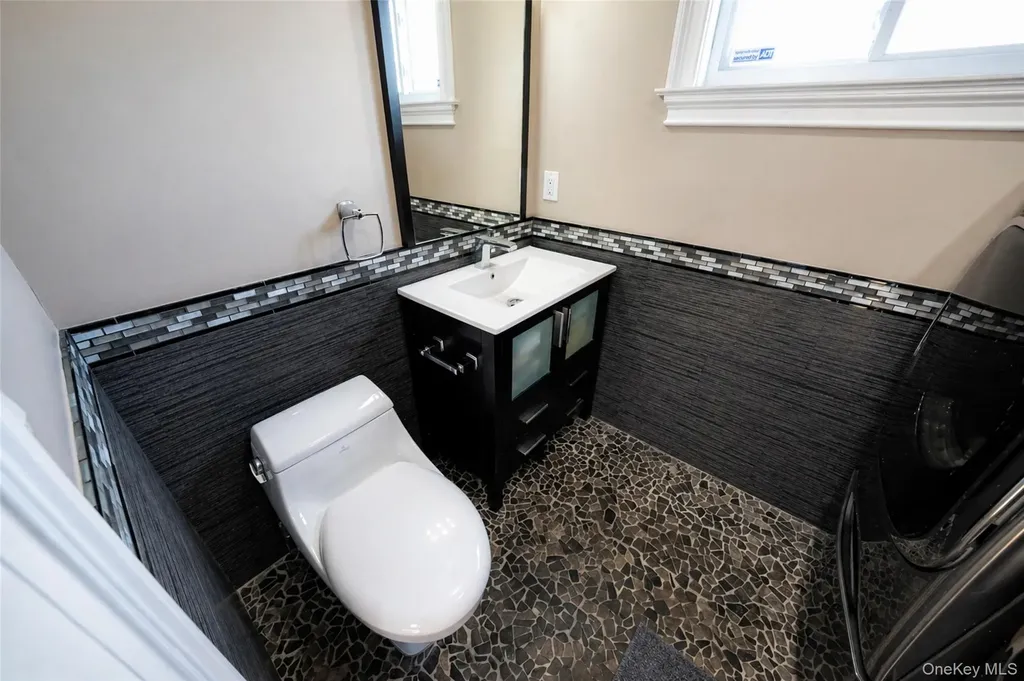 149 S Bay Avenue Freeport NY 11520