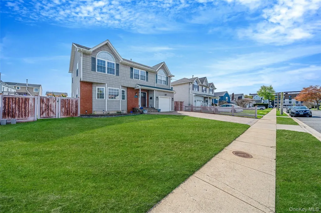149 S Bay Avenue Freeport NY 11520