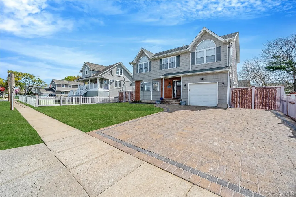 149 S Bay Avenue Freeport NY 11520