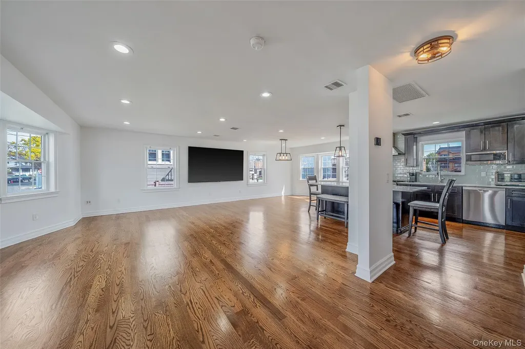 149 S Bay Avenue Freeport NY 11520