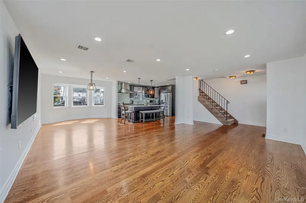 149 S Bay Avenue Freeport NY 11520
