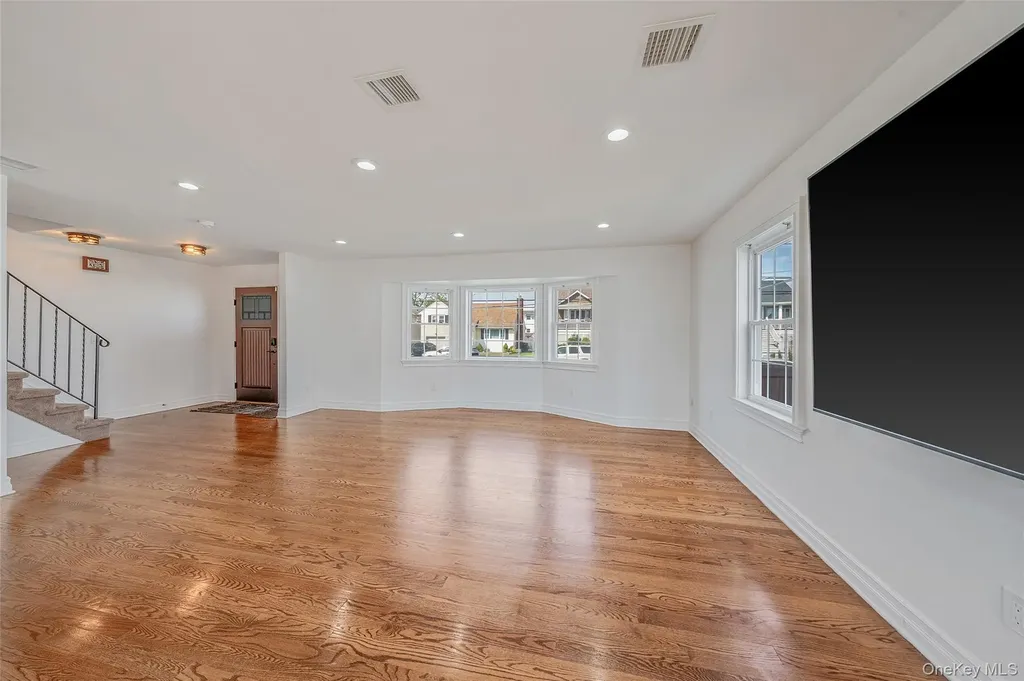149 S Bay Avenue Freeport NY 11520