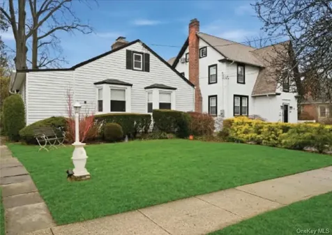 163 Elm Street Roslyn Heights NY 11577