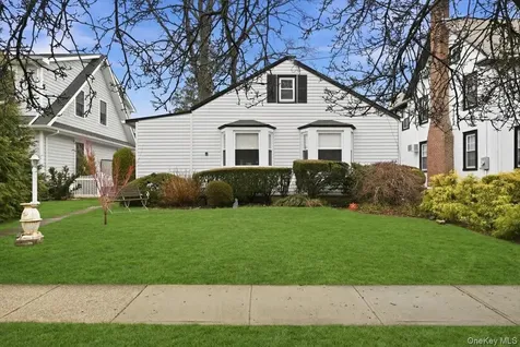 163 Elm Street Roslyn Heights NY 11577